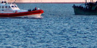 Migranti, ancora sbarchi a Lampedusa: oltre 1.500 in hotspot