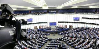 Ucraina, attacco a Berlusconi in Parlamento Ue: presidente Ppe applaude