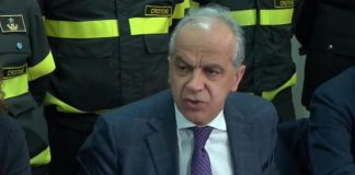 Migranti, Piantedosi: “Naufragio Crotone provocato da incaglio in una secca”