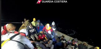 Migranti, ancora sbarchi: hotspot di Lampedusa al collasso