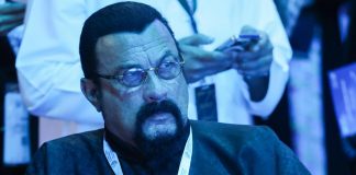 Putin premia Steven Seagal con l’Ordine dell’Amicizia della Russia