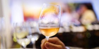 Abuso Alcol dannoso ma consumo moderato protettivo, esperti e politici a confronto