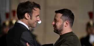 Ucraina, Zelensky e Macron insieme a Bruxelles