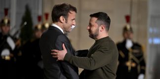 Ucraina, Macron a Zelensky: “Aggressione Russia inaccettabile”