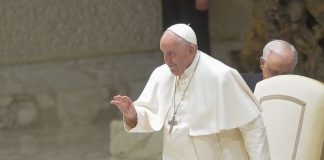 Papa “Lavorare per la pace contro l’indifferenza”