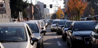 Auto, da ministri Ue ok a stop motori termici da 2035, Italia si astiene