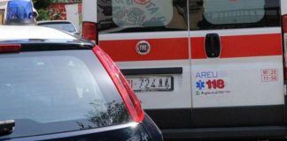 Incidente a Scandiano, auto contro albero prende fuoco: morto un uomo