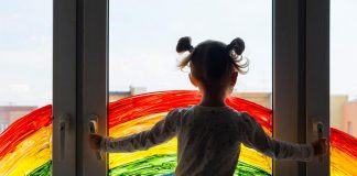 Rampelli: “Coppie gay spacciano bimbi per loro figli”, Roccella: “dice verità”