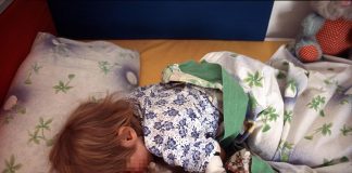 L’appello, ‘Sos sonno bimbi, no smartphone e tv prima di dormire’