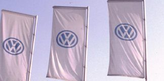 Volkswagen, richiamo per oltre 270mila auto: rischio airbag