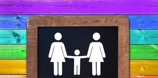 Figli coppie gay, Parlamento Ue condanna stop registrazioni: “Italia torni indietro”