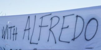 Anarchici, bomba carta davanti a Consolato New York e striscione pro Cospito