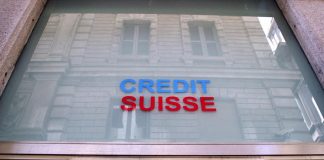 Piazza Affari oggi, Credit Suisse sprofonda