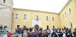 Migranti, Meloni a Cutro per il Cdm