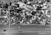 Morto Dick Fosbury, l’atleta che rivoluzionò il salto in alto