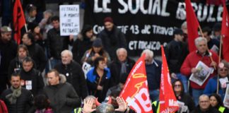 Francia, Senato approva riforma pensioni
