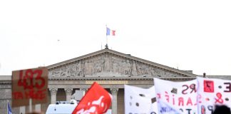 Francia, riforma pensioni: dal 49.3 alla censura, ‘arma letale’ dei deputati