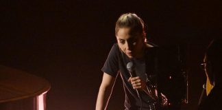 Oscar 2023, lo show di Lady Gaga in jeans e senza trucco – Video