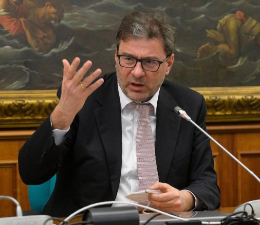 Giorgetti: da aprile Iva al 5% sul gas e bonus sociale per redditi bassi. Da ottobre contributo per caro-riscaldamento