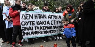 Scontro treni Grecia, migliaia in piazza davanti Parlamento Atene
