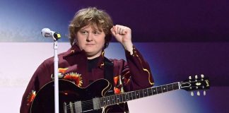 Lewis Capaldi annulla concerto domani 8 marzo a Milano: “Motivi di salute”