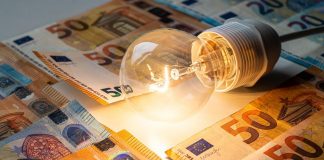 Bolletta luce in calo, Arera: “-55% in secondo trimestre 2023”