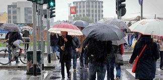 Allerta meteo oggi, venti forti e temporali: lunedì di maltempo, le regioni colpite