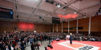 Cgil, Meloni nella ‘tana del lupo’ accolta da Bella Ciao