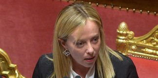 Ucraina, Meloni: “Invio armi sottrae soldi a italiani? Menzogna”
