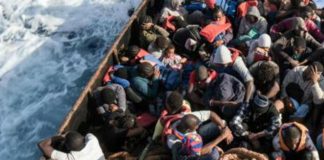 Migranti, affonda barcone al largo della Tunisia: 34 dispersi