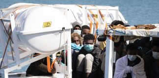 Migranti, dagli scafisti ai permessi di soggiorno: cosa c’è nel decreto
