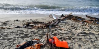 Naufragio migranti Crotone, proseguono ricerche dispersi