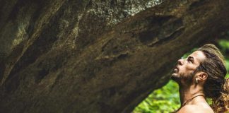 Nepal,”raccoglie reperti archeologici”: italiano fermato