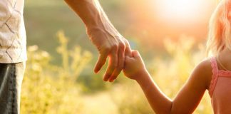 Il lavoro di padre in figlio: come sono cambiati sogni, valori e prospettive professionali