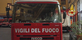 Palermo, danneggiato mezzo dei Vigili del fuoco