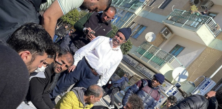Crotone, protesta parenti vittime a camera ardente