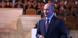 Russia, Putin corteggia gli oligarchi e annuncia misure