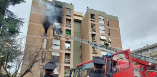 Roma, incendio in appartamento: evacuati condomini