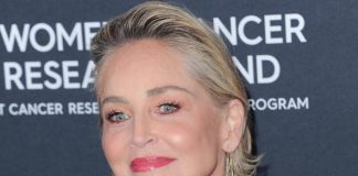 Sharon Stone in lacrime: “Ho perso la metà dei miei soldi”