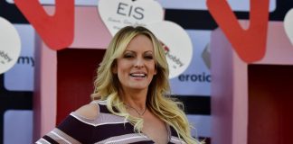 Trump incriminato, Stormy Daniels: “Brindo con lo champagne”