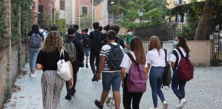 Maturità 2023, mancano 100 giorni: torna la voglia di festeggiare
