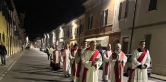 A Bozzolo raduno di fedeli per la via crucis dell’unità pastorale dell’Oglio Po