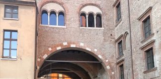 Dopo 11 anni piazza Broletto torna libera. Smantellato completamente il cantiere aperto nel 2012