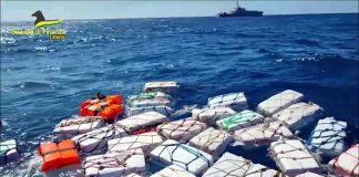 Catania,ritrovate e sequestrate 2 tonnellate di cocaina in mare aperto