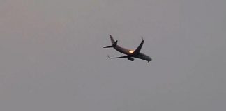 Motore prende fuoco in volo, paura su aereo American Airlines – Video