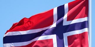 Russia, Norvegia espelle 15 membri ambasciata Mosca: “Sono spie”