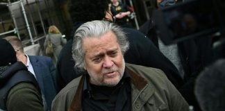 Elezioni Usa 2024, la trovata di Bannon: “Trump scelga Kennedy come vice”