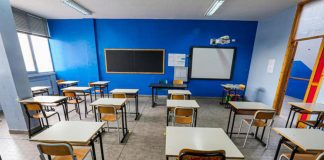 Oristano, maestra sospesa per aver fatto pregare bambini in classe