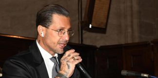 Fabrizio Corona candidato al consiglio comunale di Catania