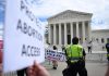 Usa, corte suprema revoca restrizioni su pillola abortiva